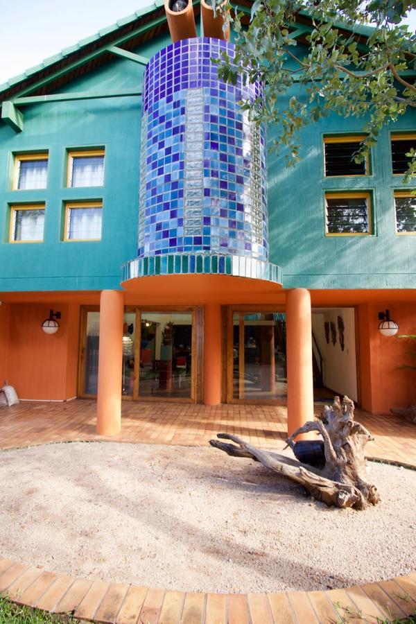 Flatdog Lodge ヴィクトリア・フォールズ エクステリア 写真